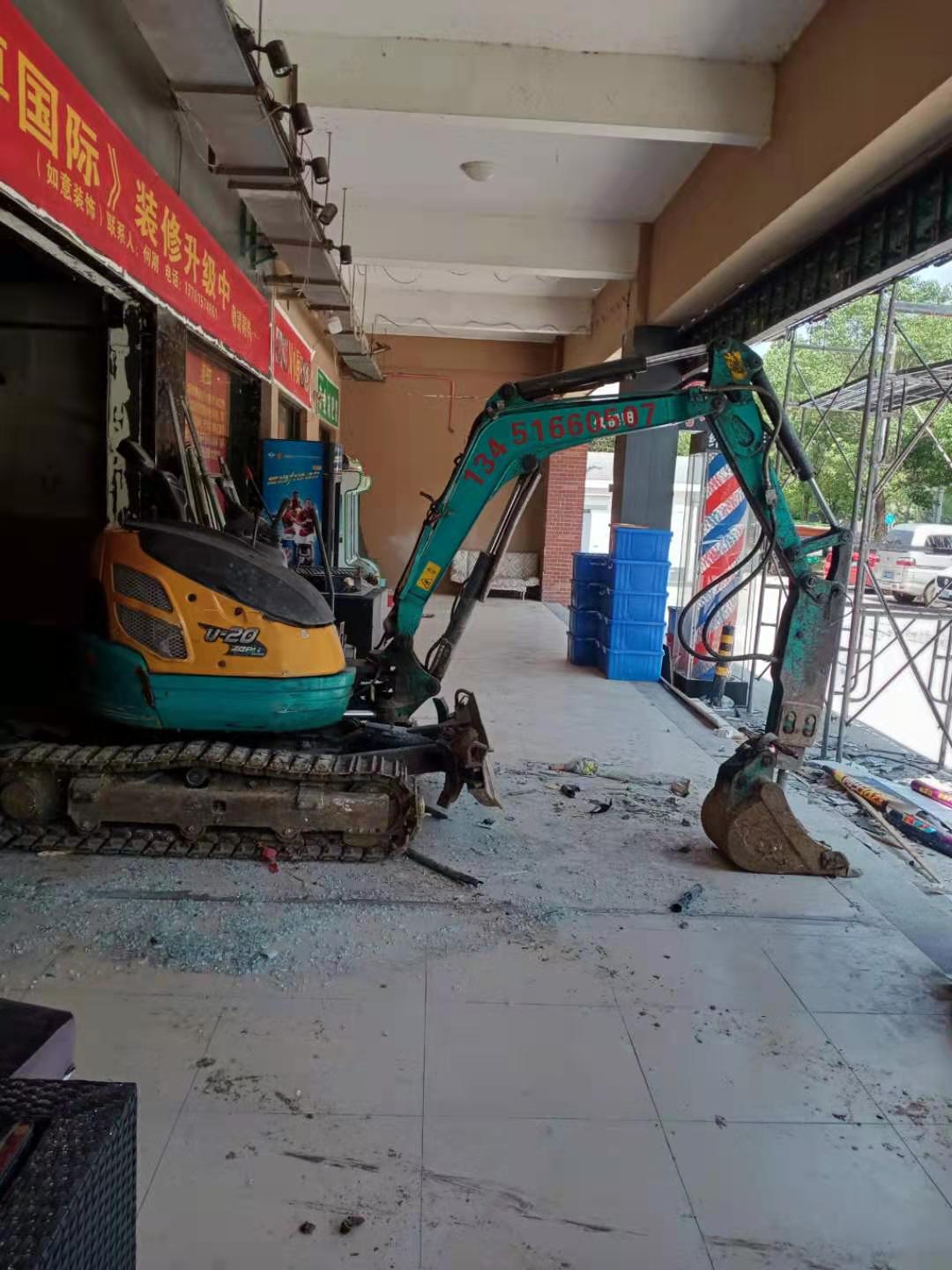 橡膠履帶對于微型小挖機施工當中的作用及特點！(圖1)